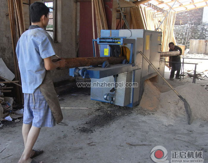 江西宜春圓木多片鋸加工現(xiàn)場